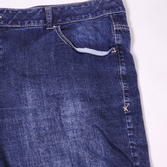 Lane Bryant Cutoff Shorts Plus Size 22 Distressed Blue Jean Denim Dark Wash - Picture 4 of 10